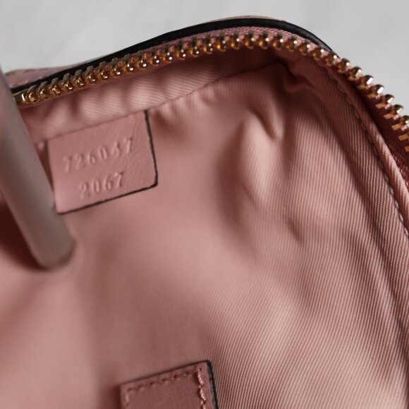 NWT Gucci Matelasse Beauty Cosmetic Case Toiletry Bag GG Embossed Zip Top 726047 - Picture 4 of 10